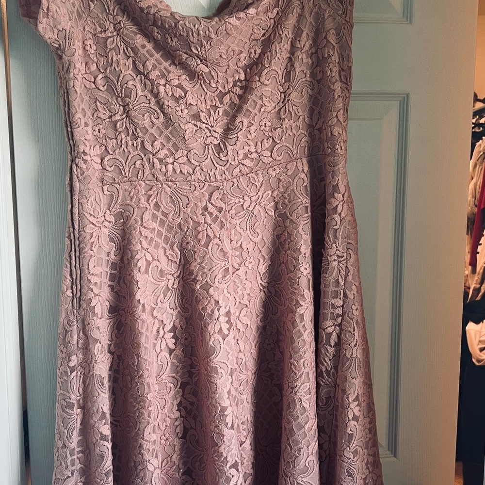 Elegant Lace Dress in Mauve